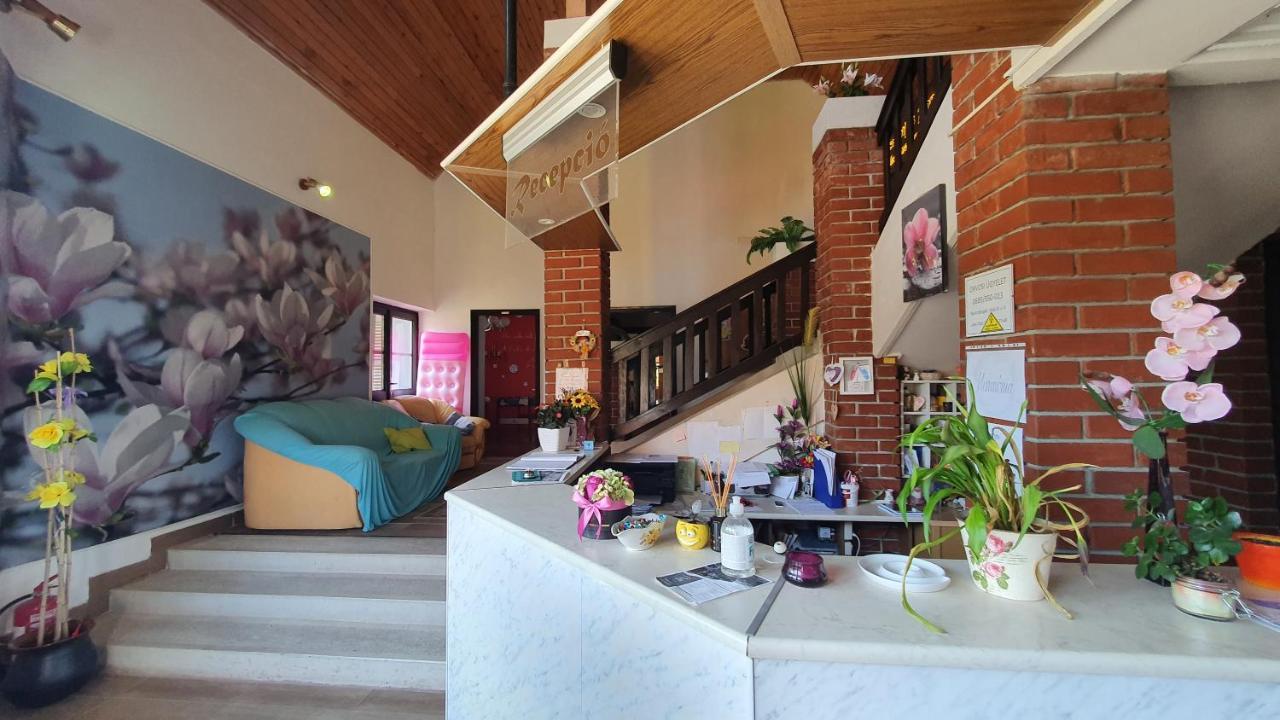 Harmonia Apartmanhaz Балатонлеле Екстериор снимка