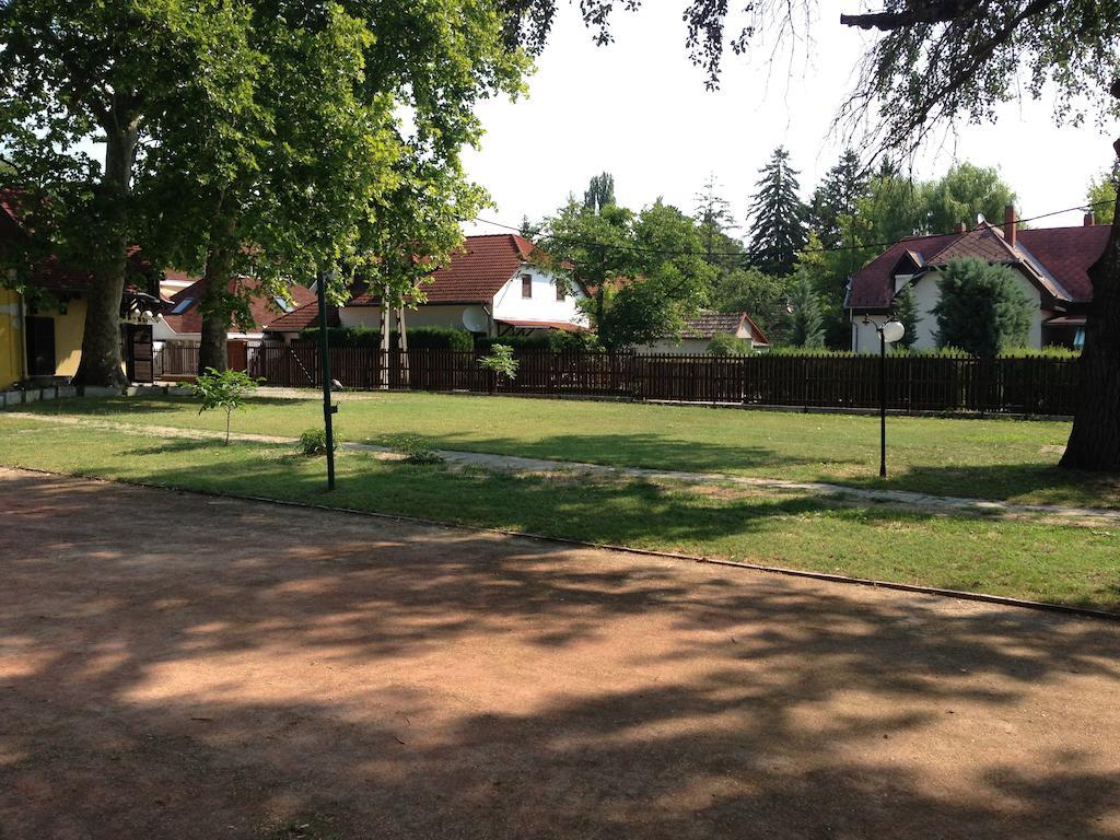 Harmonia Apartmanhaz Балатонлеле Екстериор снимка