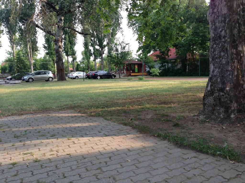 Harmonia Apartmanhaz Балатонлеле Екстериор снимка